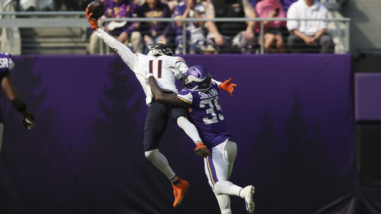 Chicago, Illinois, USA. 03rd Oct, 2021. - Bears #11 Darnell Mooney catches  the ball before the NFL Game between the Detroit Lions and Chicago Bears at  Soldier Field in Chicago, IL. Photographer: