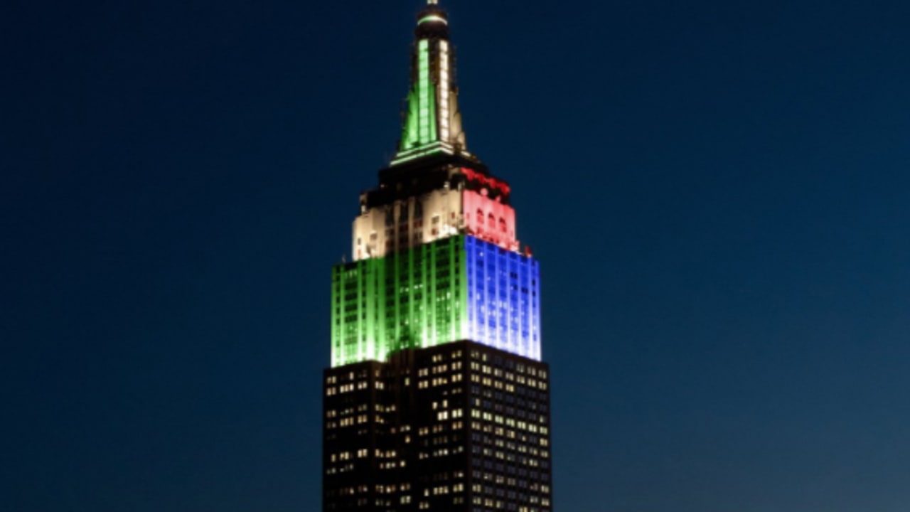 Empire State Building shows its Patriots, Eagles colors