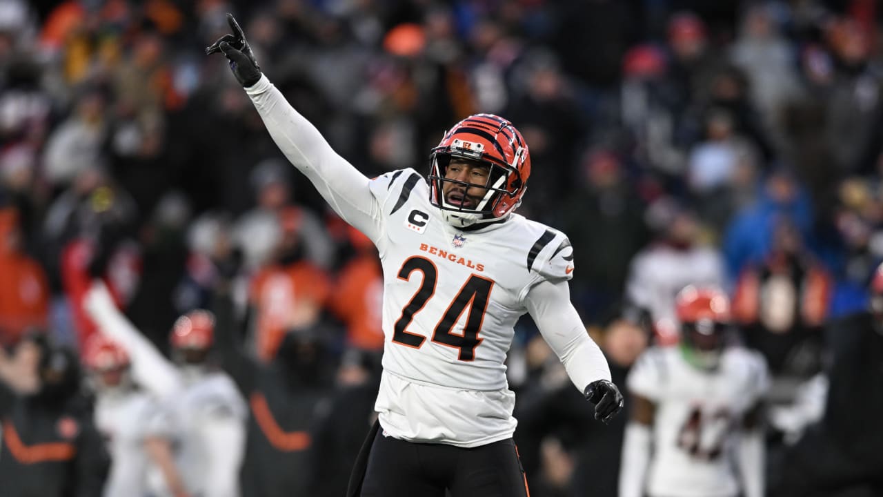 East Rutherford, New Jersey, USA. 3rd Nov, 2021. Cincinnati Bengals safety  Vonn Bell (24) during a NFL football game against the New York Jets at  MetLife Stadium in East Rutherford, New Jersey.