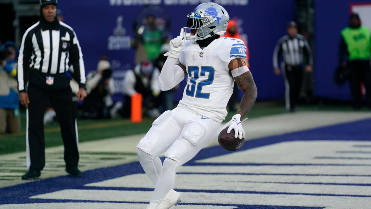 Detroit Lions running back DAndre Swift darts straight through Giants' D for 4yard TD