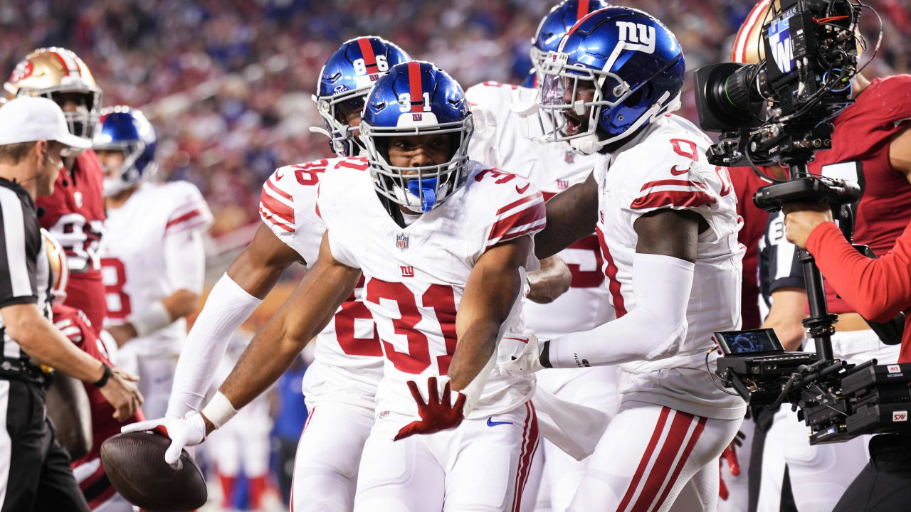 New York Giants' Matt Breida (31) warms up before an NFL football game  against the San Francisco 49ers in Santa Clara, Calif., Thursday, Sept. 21,  2023. (AP Photo/Jed Jacobsohn Stock Photo - Alamy