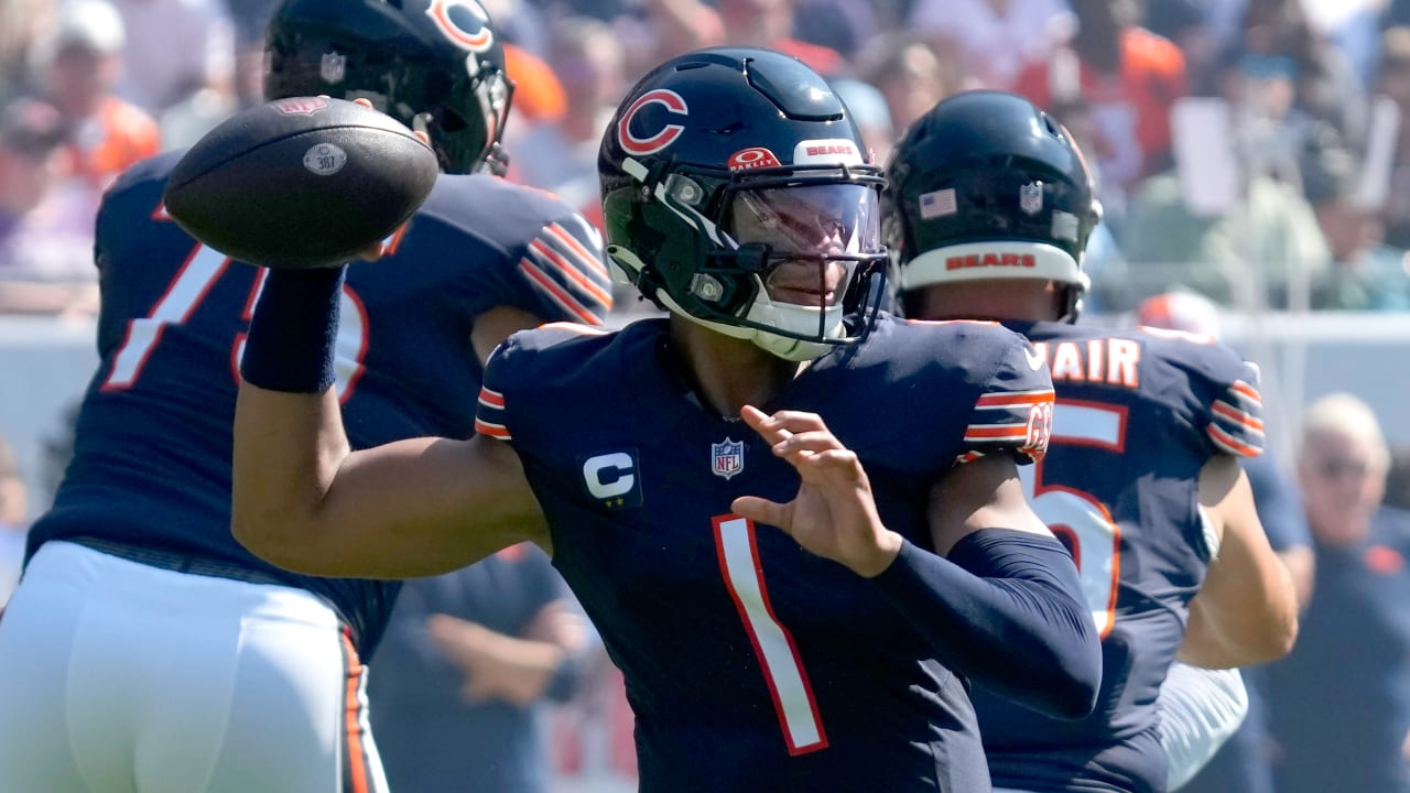 Chicago Bears quarterback Justin Fields (1) passes to tight end Cole Kmet  (85) in the third quarter against the Buffalo Bills at Soldier Field on December  24, 2022 - Sports Mole