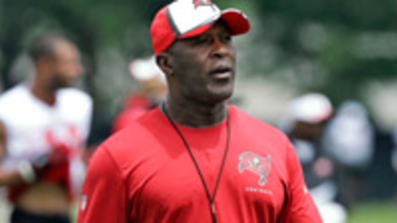 Lovie-smith-140501-SL.jpg