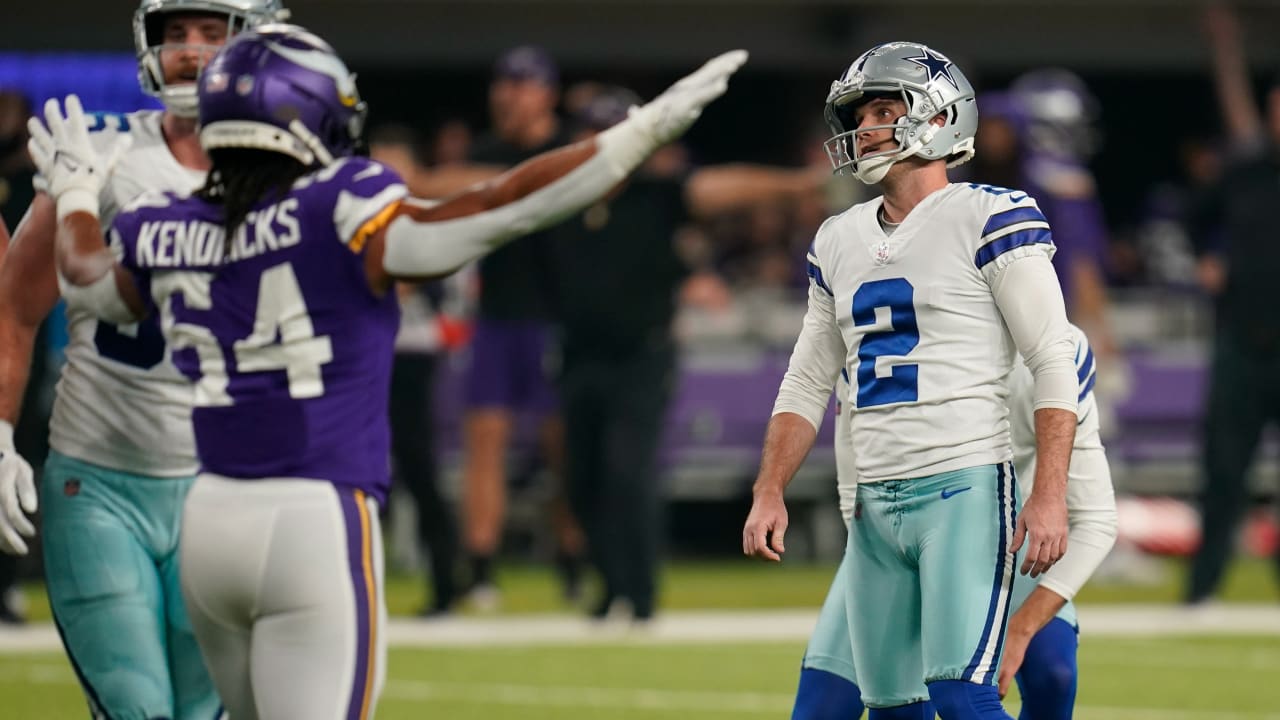 Dallas Cowboys kicker Greg Zuerlein's 43yard field goal try sails wide