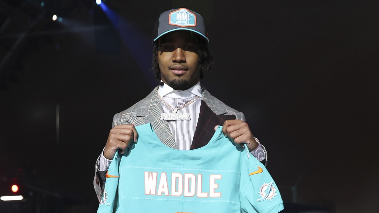 Jaylen Waddle Impresses in Rookie Season