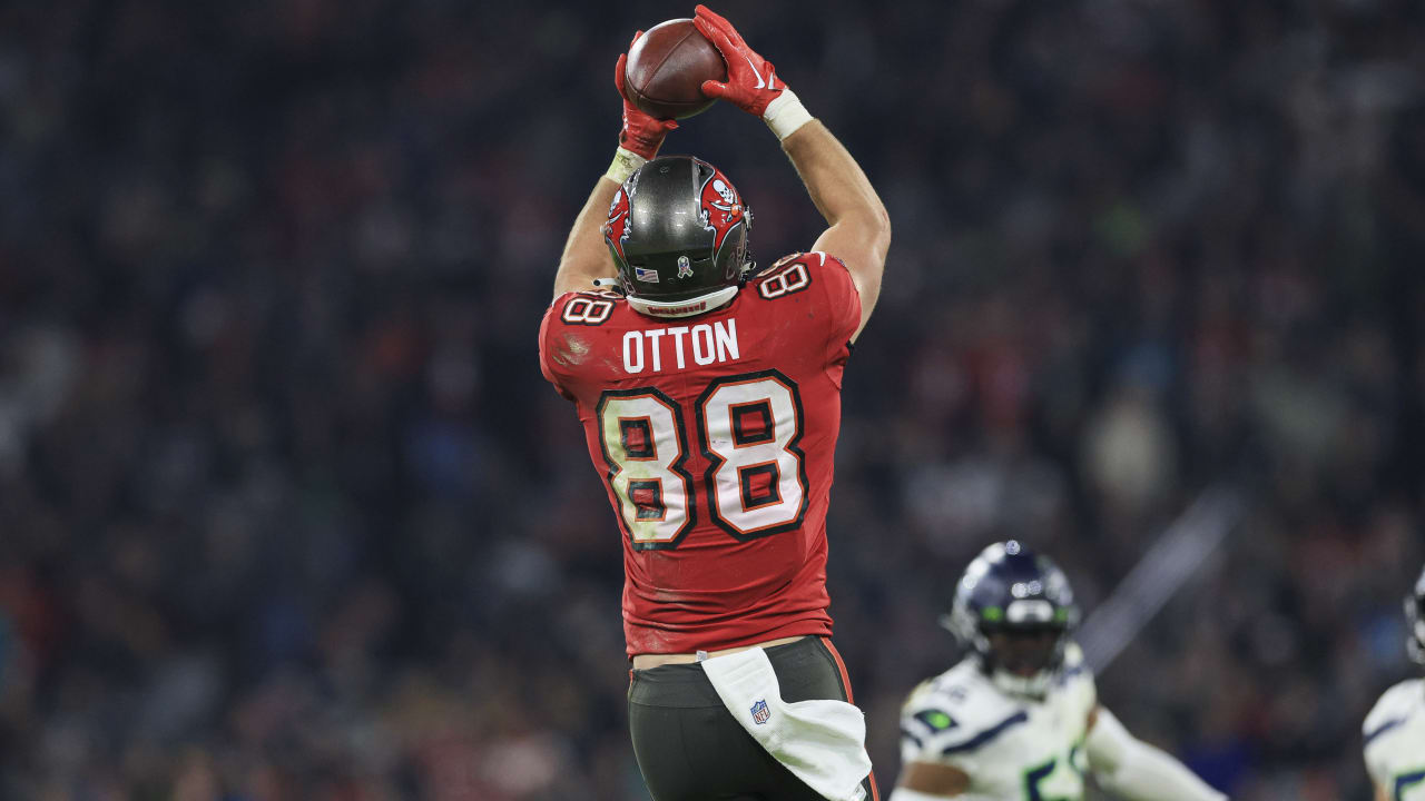 Buccaneers TE Cade Otton has already found himself in new territory - A to  Z Sports