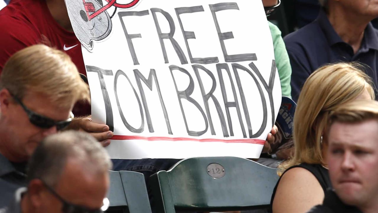 Free Tom Brady' Rally Draws Hundreds Of Patriots Fans - CBS Boston