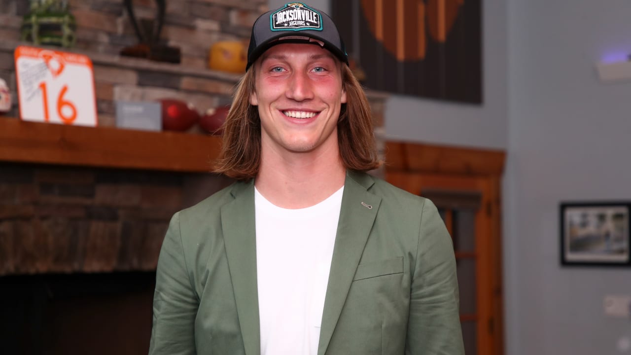 Jaguars QB Trevor Lawrence praises new teammate Tim Tebow - The Japan Times