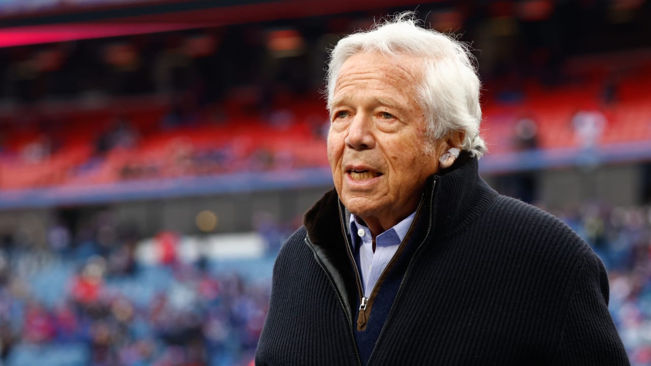 Patriots owner Robert Kraft joined by Meek Mill for Holocaust march