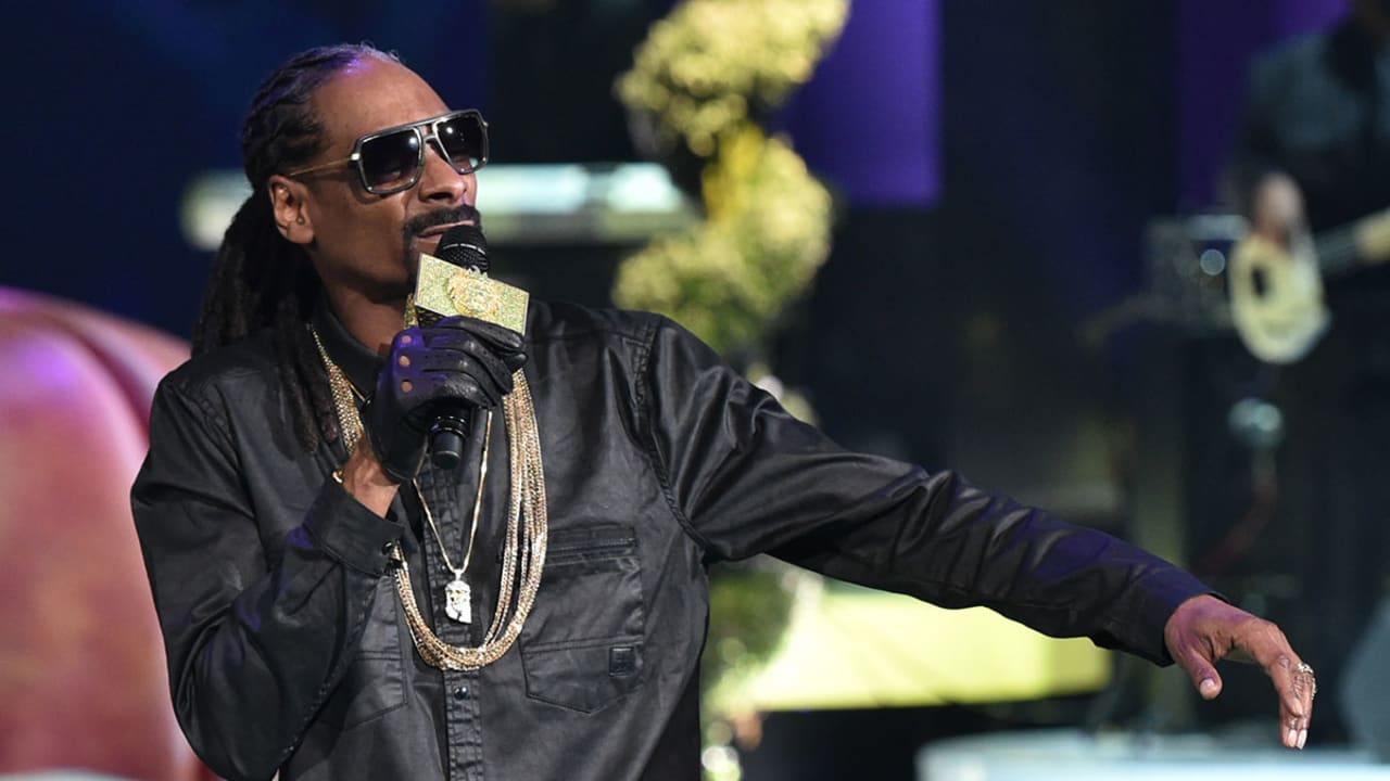 snoop dogg football cleats