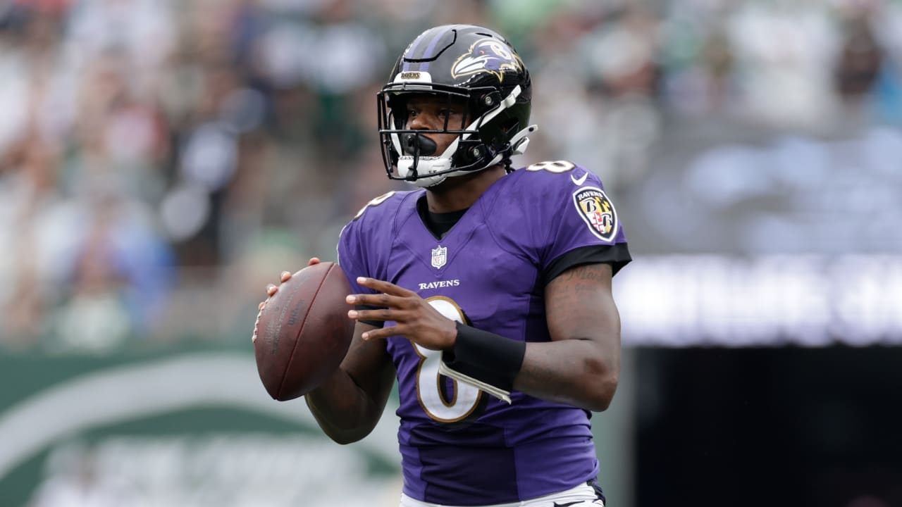 Can't-Miss Play: Baltimore Ravens quarterback Lamar Jackson escapes THREE  would-be tacklers on 14-yard scramble