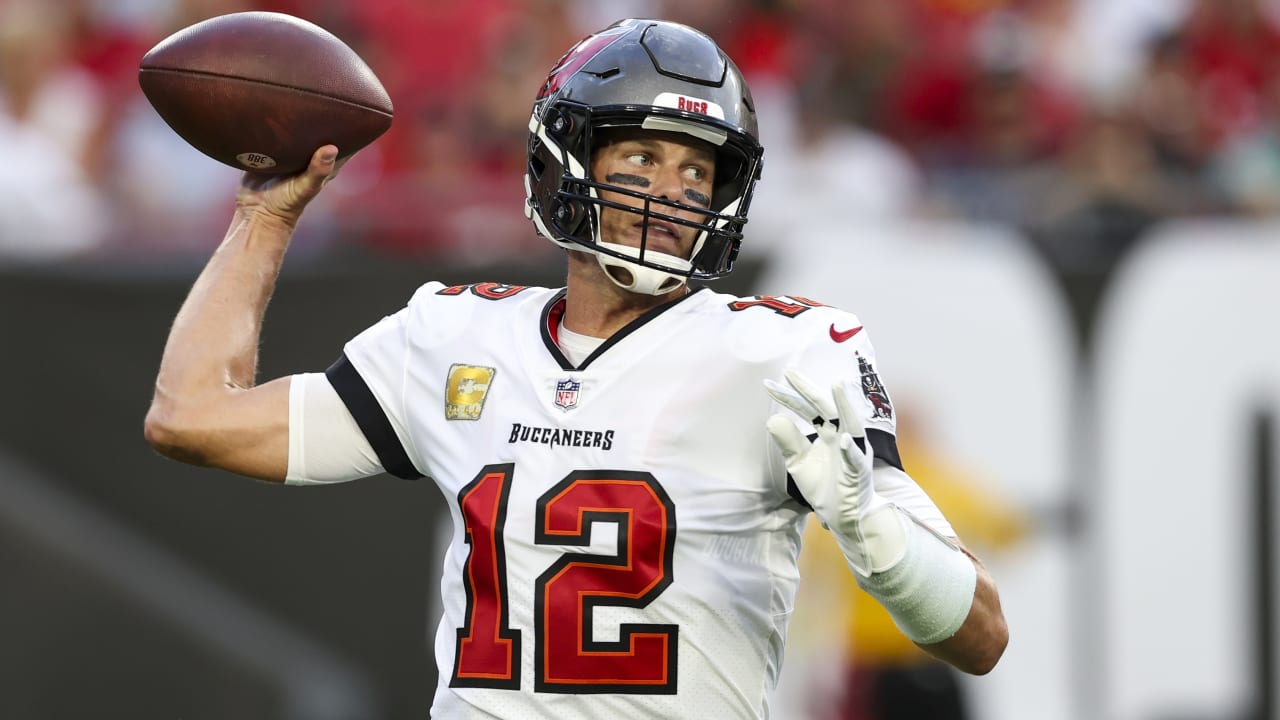 Bucs' Tom Brady goes over 100,000 yards passing for career – KGET 17