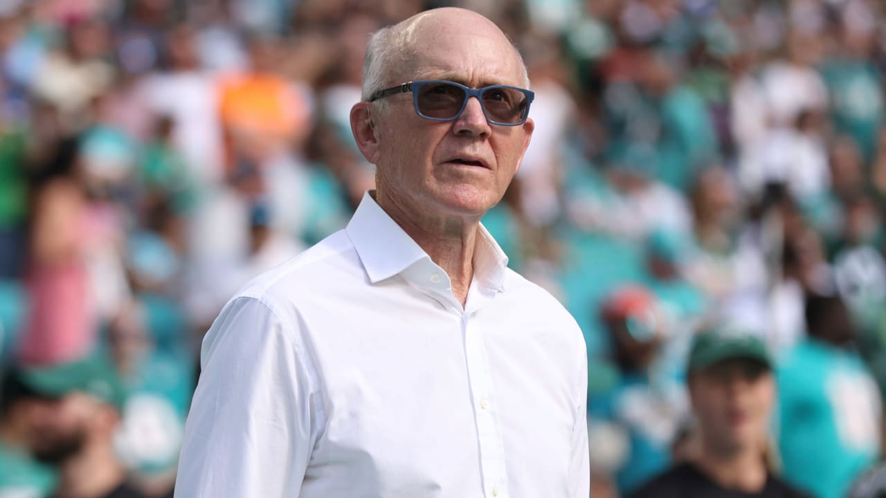 Jets owner Woody Johnson teases return to classic helmets