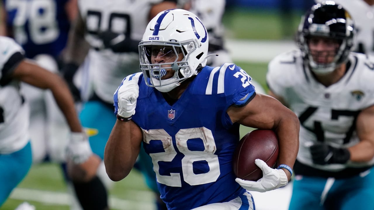 Indianapolis Colts running back Jonathan Taylor surpasses 200 yards on ...