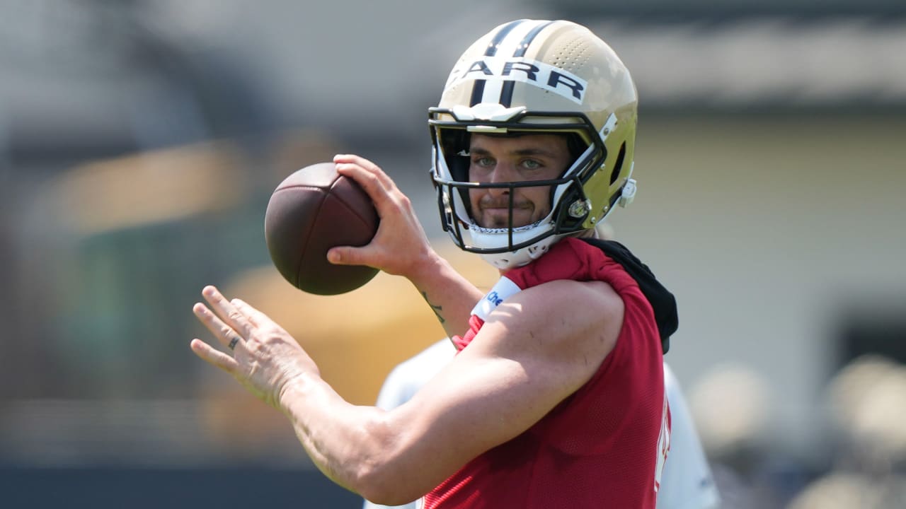 Derek Carr plays through a shoulder injury, but struggles continue for the  Saints' offense