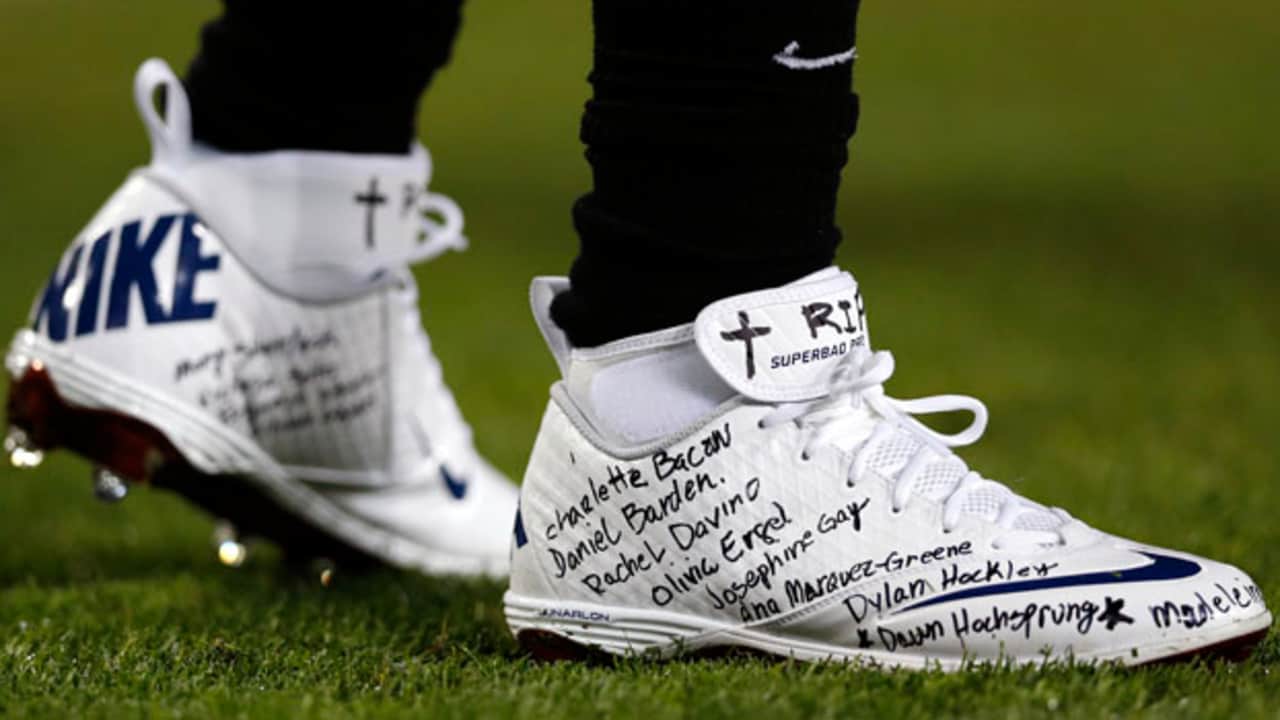chris-johnson-shoes-121217-ts.jpg