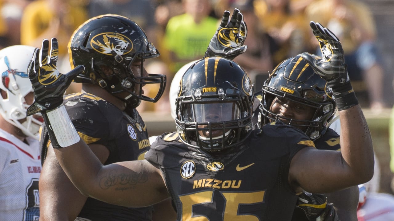 Meet the UDFA who 'will pass rush for hot wings'