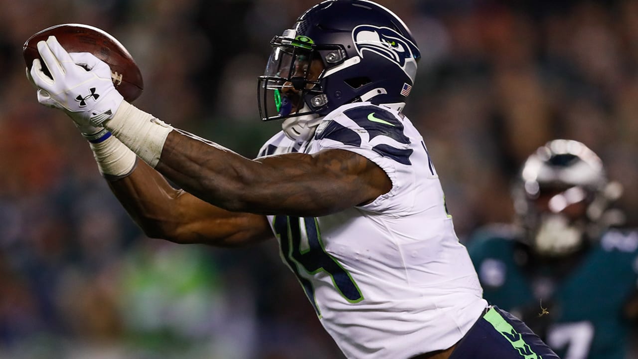 Russell Wilson, DK Metcalf lead Seahawks past Eagles 17-9