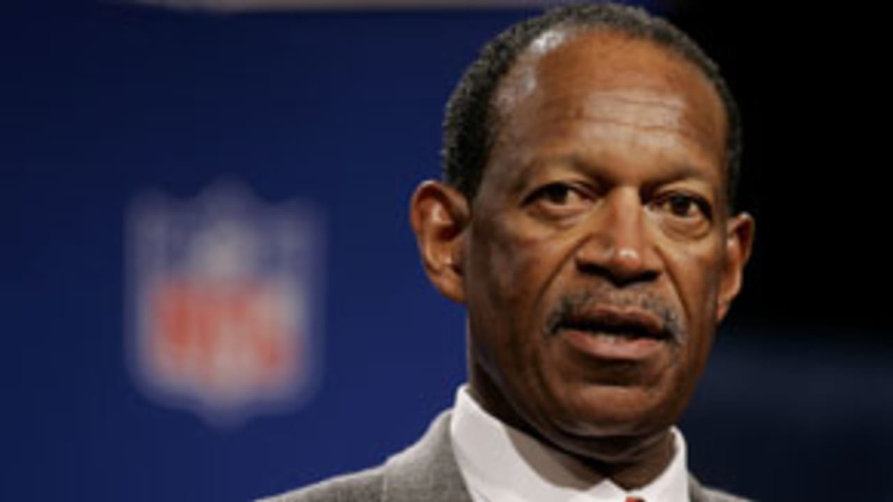 Upshaw-Gene-140721-EVO.jpg
