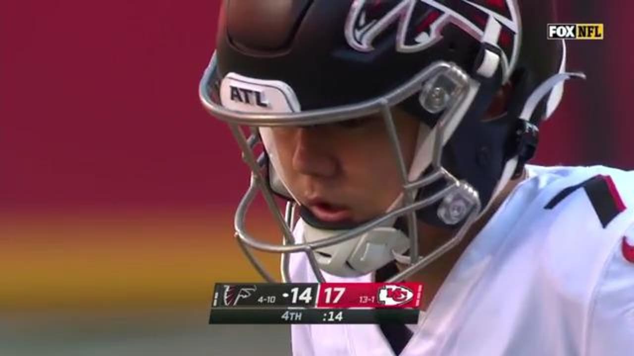 Atlanta Falcons kicker Younghoe Koo (7) practices kicking field goals on  the field before the start of an NFL football game against the Miami  Dolphins, Sunday Oct 24, 2021, in Miami Gardens