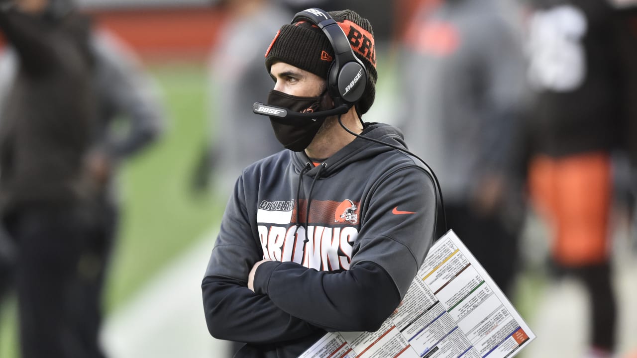 Cleveland Browns coach Kevin Stefanski and two players test