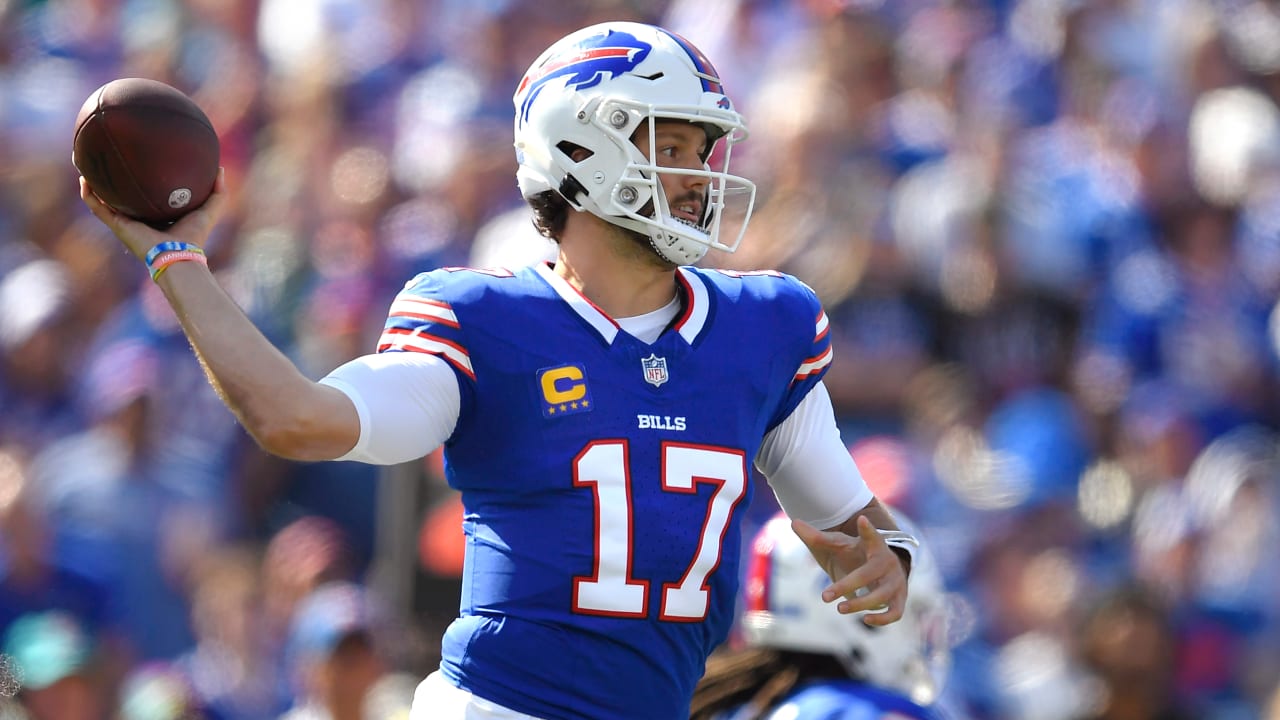 Buffalo Bills quarterback Josh Allen's second TD pass of game hits wide  receiver Stefon Diggs in second quarter