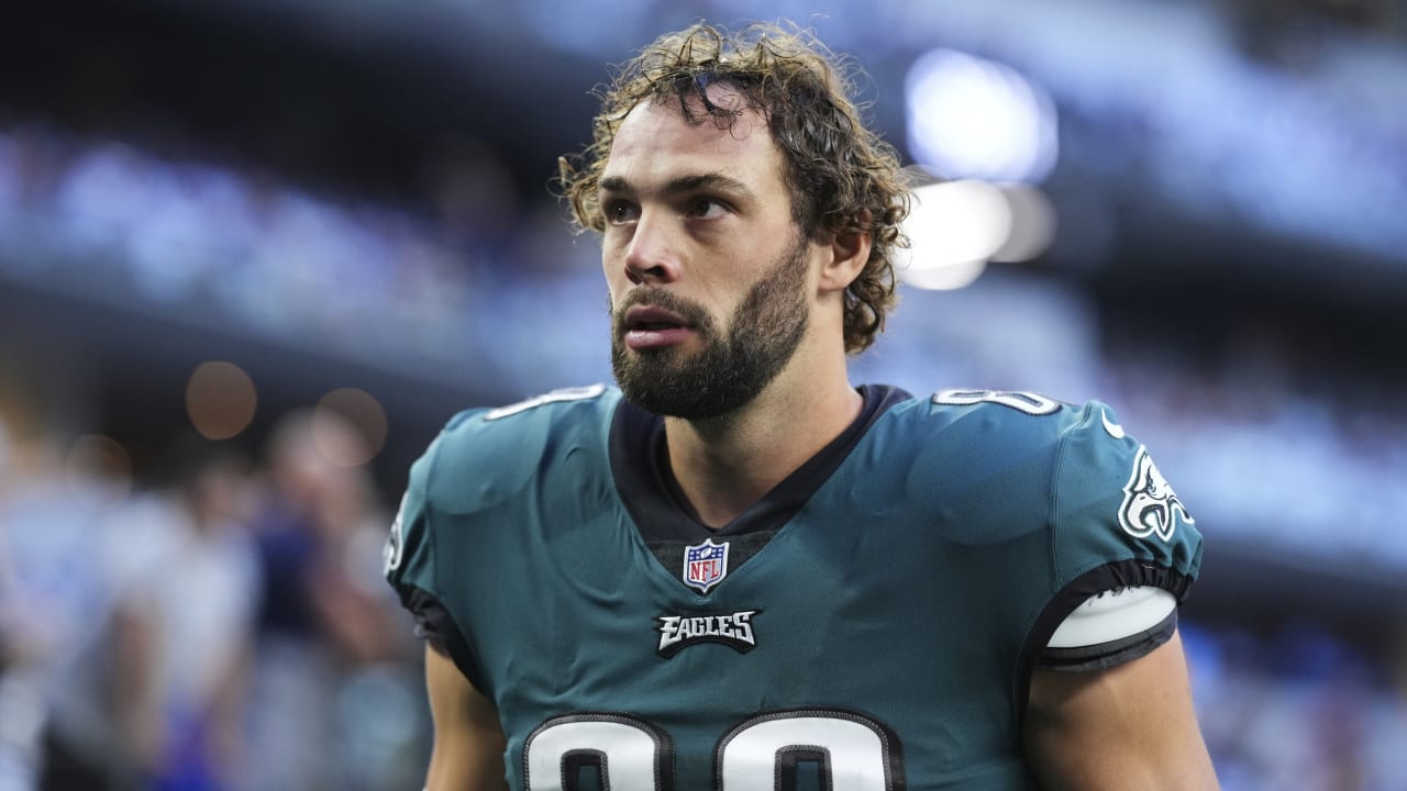 Eagles place TE Dallas Goedert on reserve/COVID-19 list