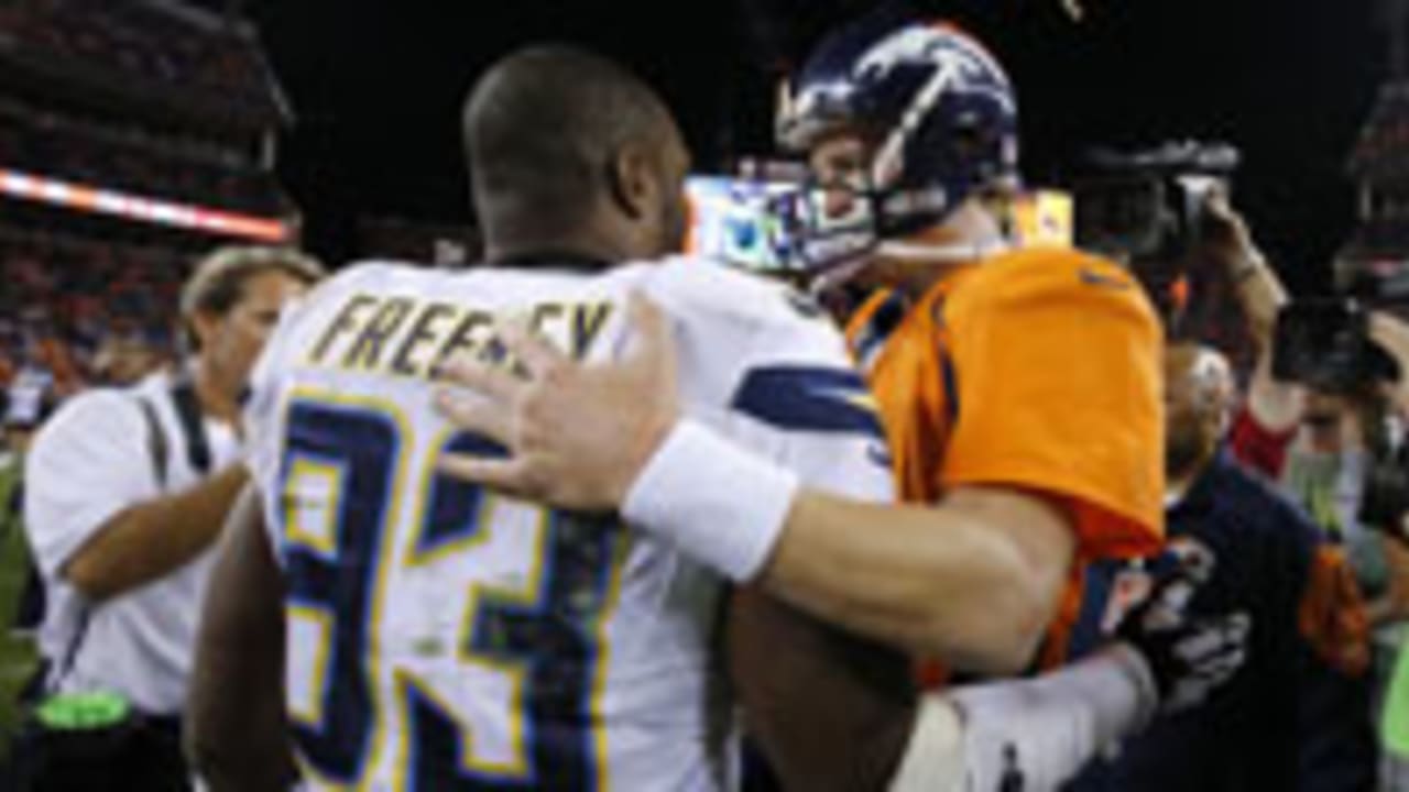DWIGHT-FREENEY-PEYTON-MANNING-SPOT_121314.jpg