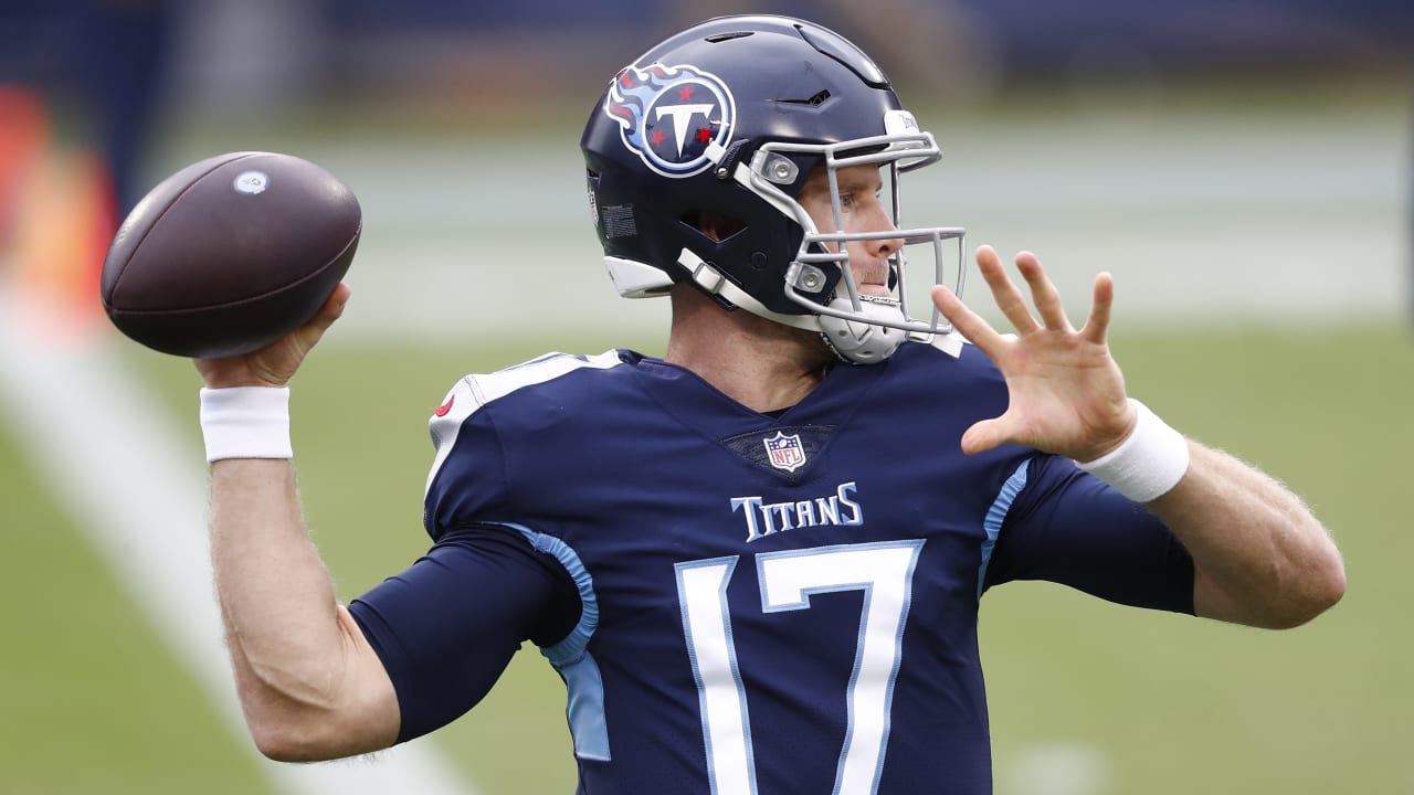 Tennessee Titans wide receiver Adam Humphries (10) stands for the