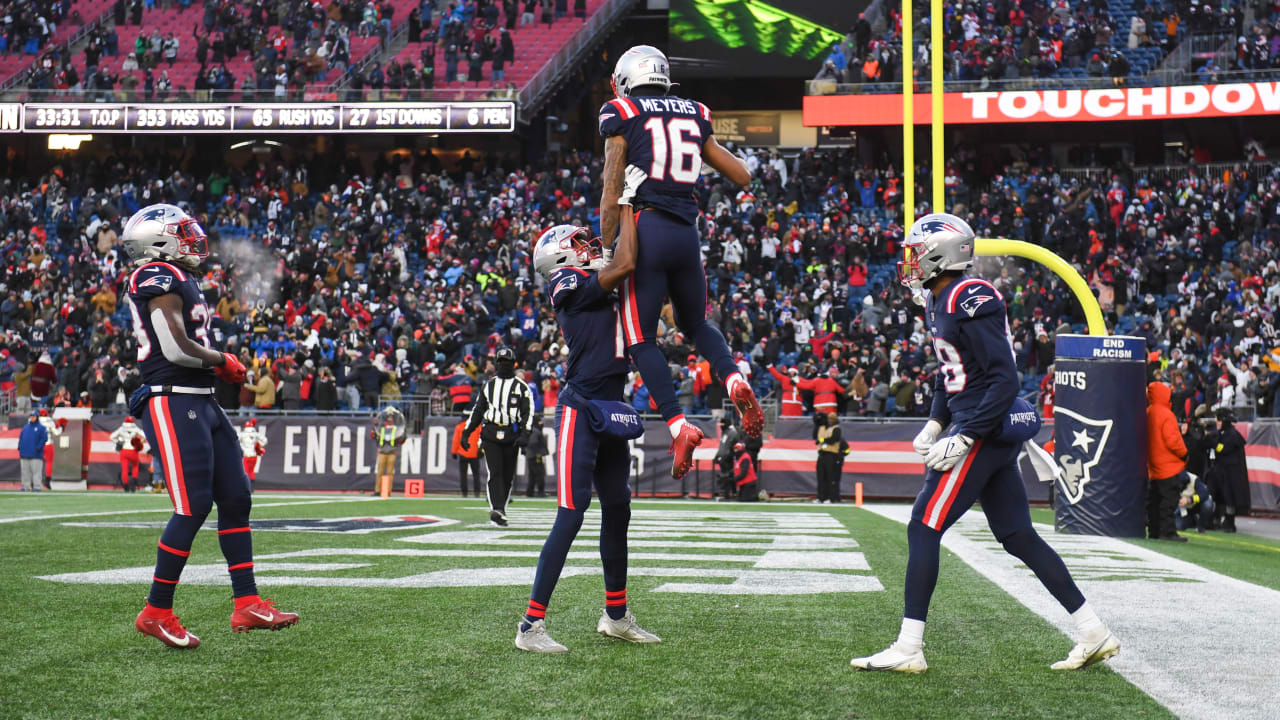 Can't-Miss Play: New England Patriots wide receiver Jakobi Meyers recovers  deflected pass for IMPOSSIBLE 48-yard TD