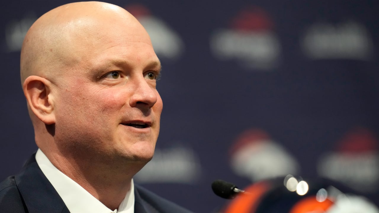 As play-calling head coach, Nathaniel Hackett will lean on Broncos' staff  for support