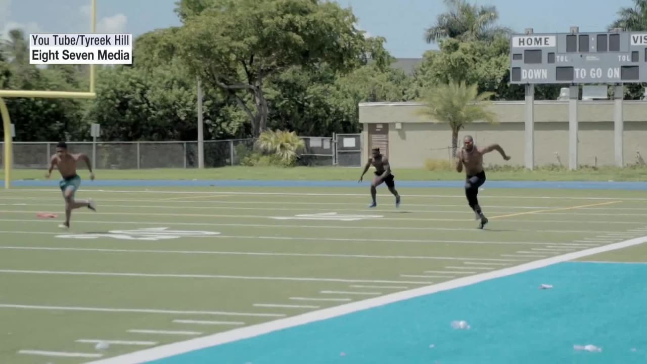 Terrell Owens races Kansas City Chiefs WR Tyreek Hill and shares a