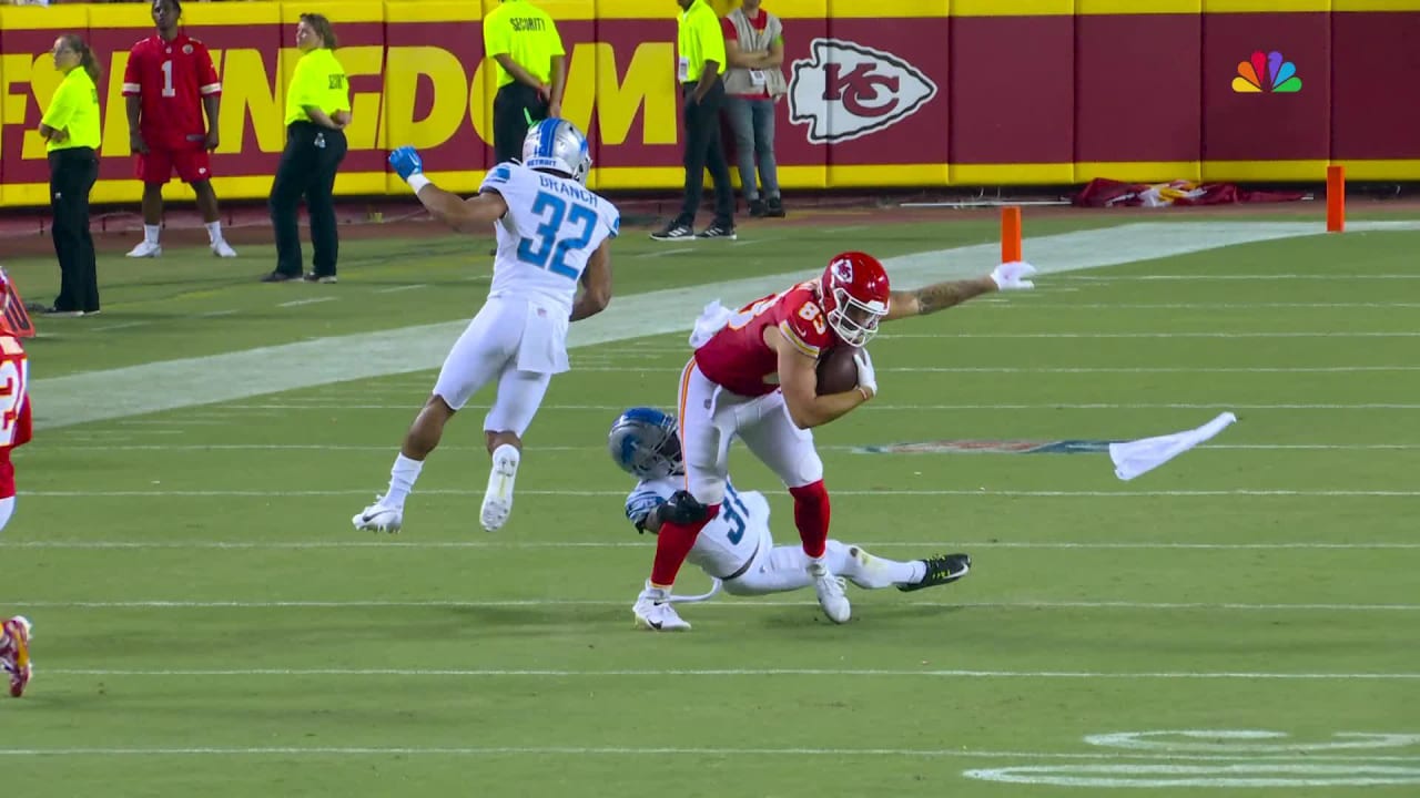 Kansas City Chiefs tight end Noah Gray treats would-be tacklers like  turnstiles on a 25-yard catch and run