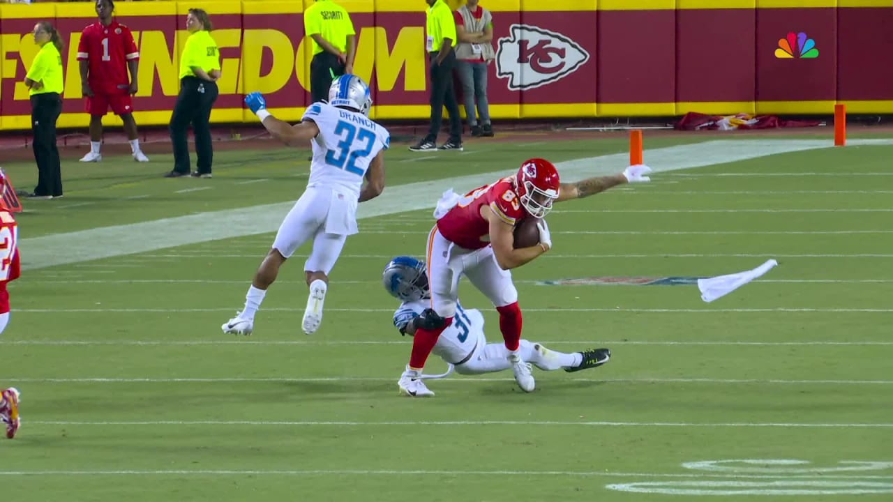 Kansas City Chiefs tight end Noah Gray treats wouldbe tacklers like