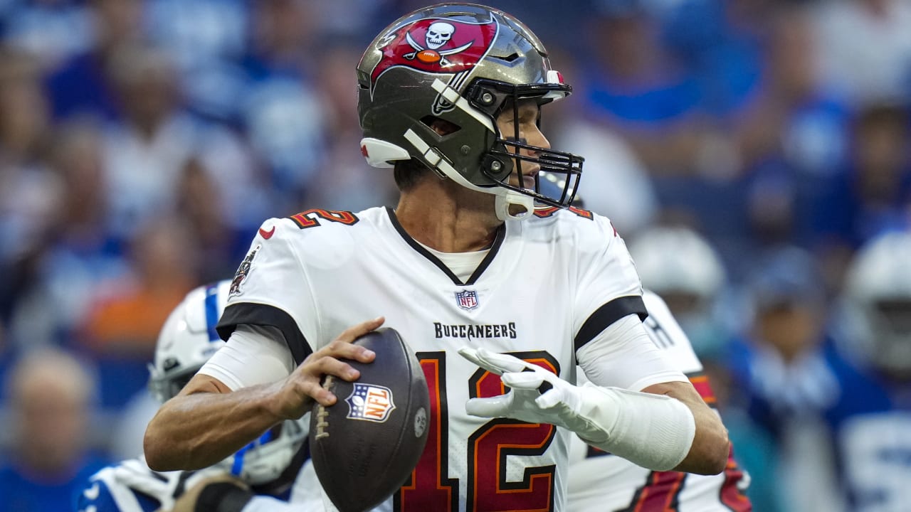 QB Tom Brady returns to Buccaneers, ends preseason hiatus 