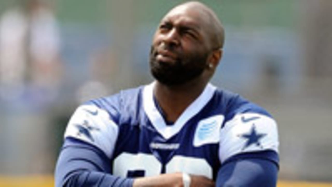 Jay Ratliff put on Dallas Cowboys' reserve/PUP list