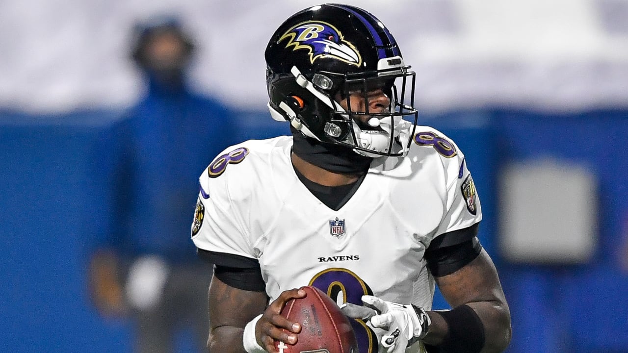 Lamar dazzles as Ravens hold off Chiefs on SNF