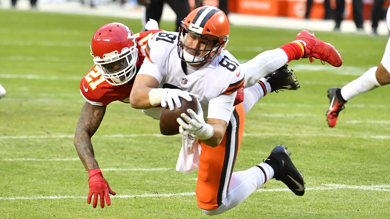 What a catch!' Cleveland Browns tight end Austin Hooper's CLUTCH  fourth-down grab wows broadcasters Jim Nantz, Tony Romo.