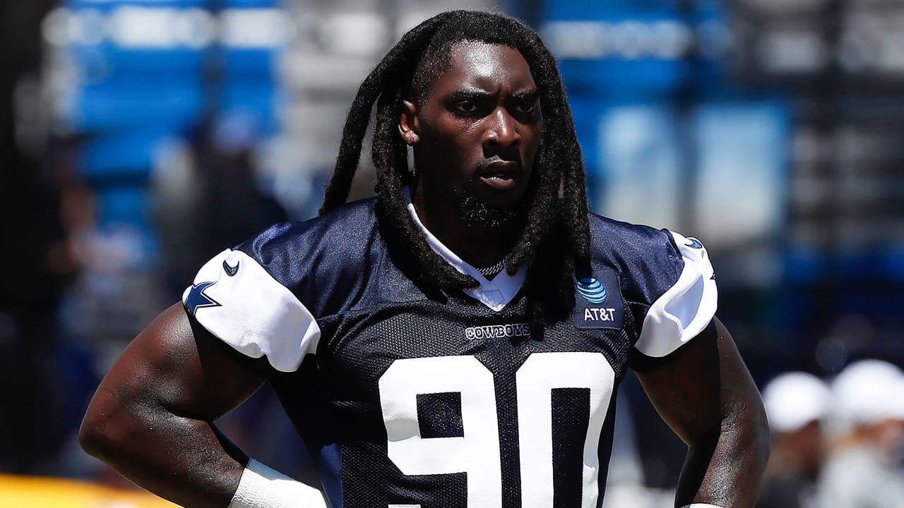 Cowboys pass rusher DeMarcus Lawrence suffers foot injury in practice