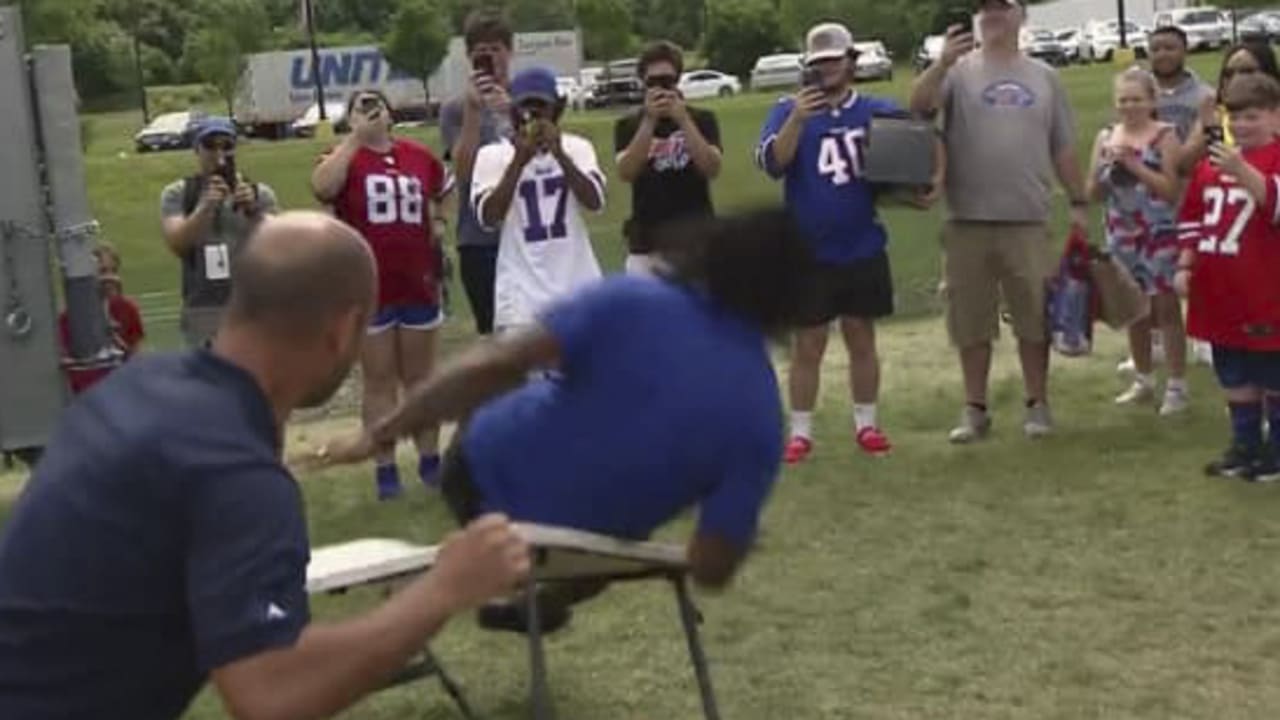 NFL Network's Michael Robinson impresses Buffalo Bills Mafia with signature  table jump at training camp