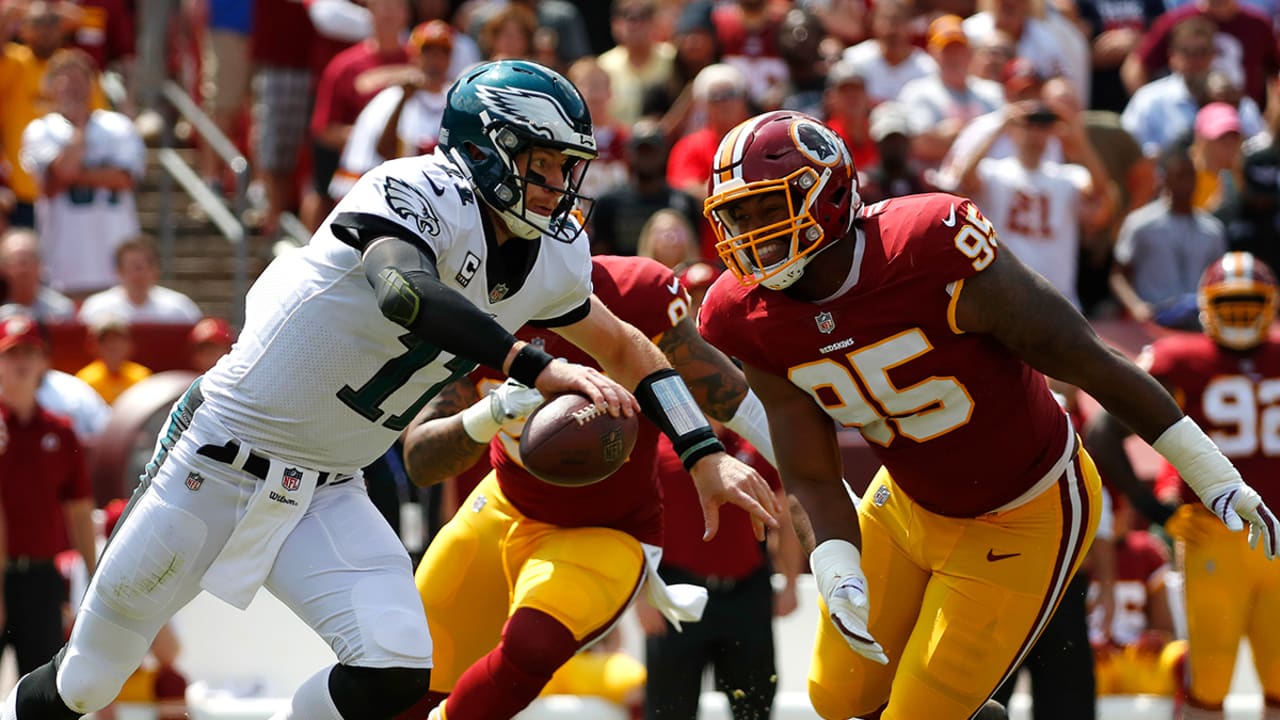 Carson Wentz, Eagles fend off Redskins in opener