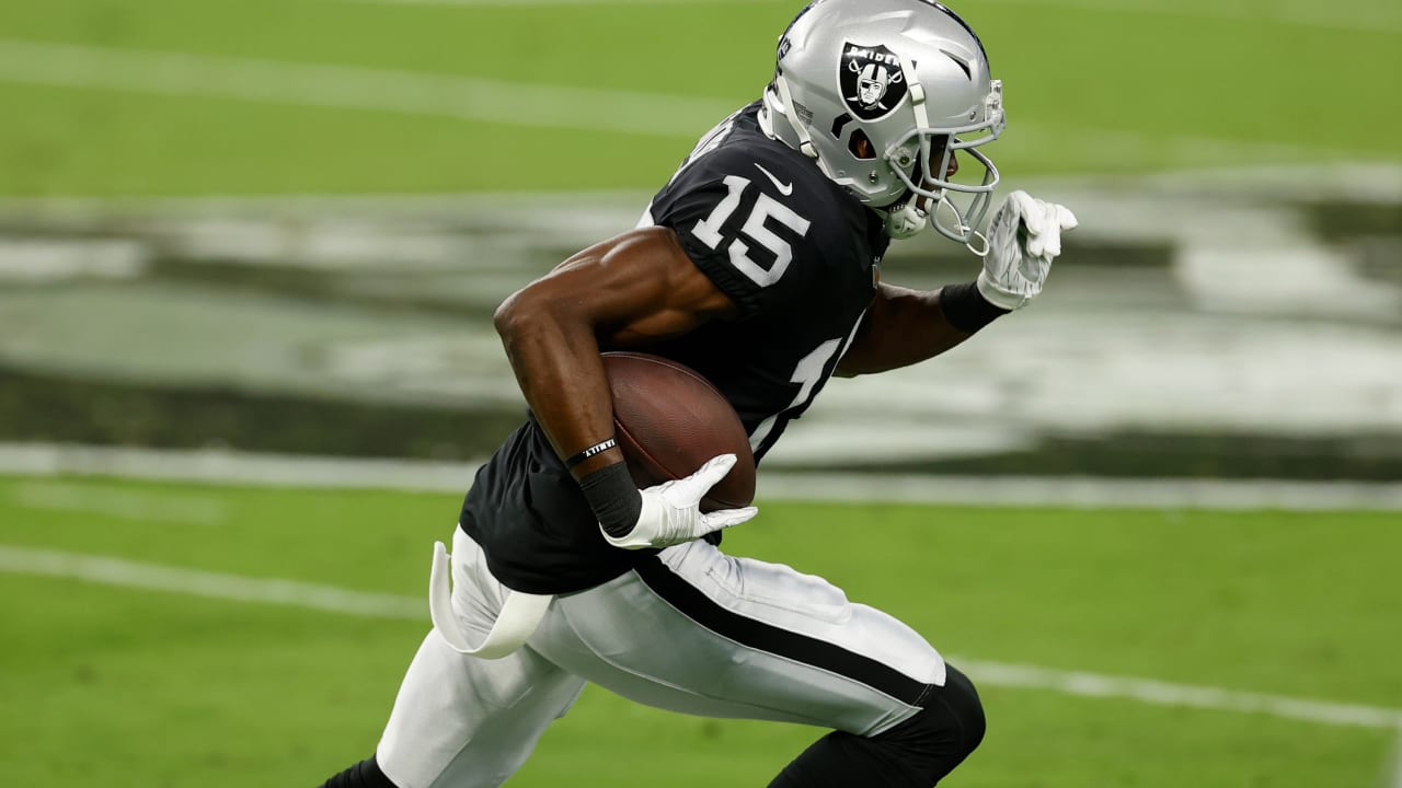 Las Vegas Raiders wide receiver Nelson Agholor stops on a dime for speedy thirddown pickup