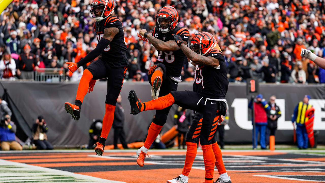 Watch: Joe Mixon scores Bengals' lone touchdown against Titans