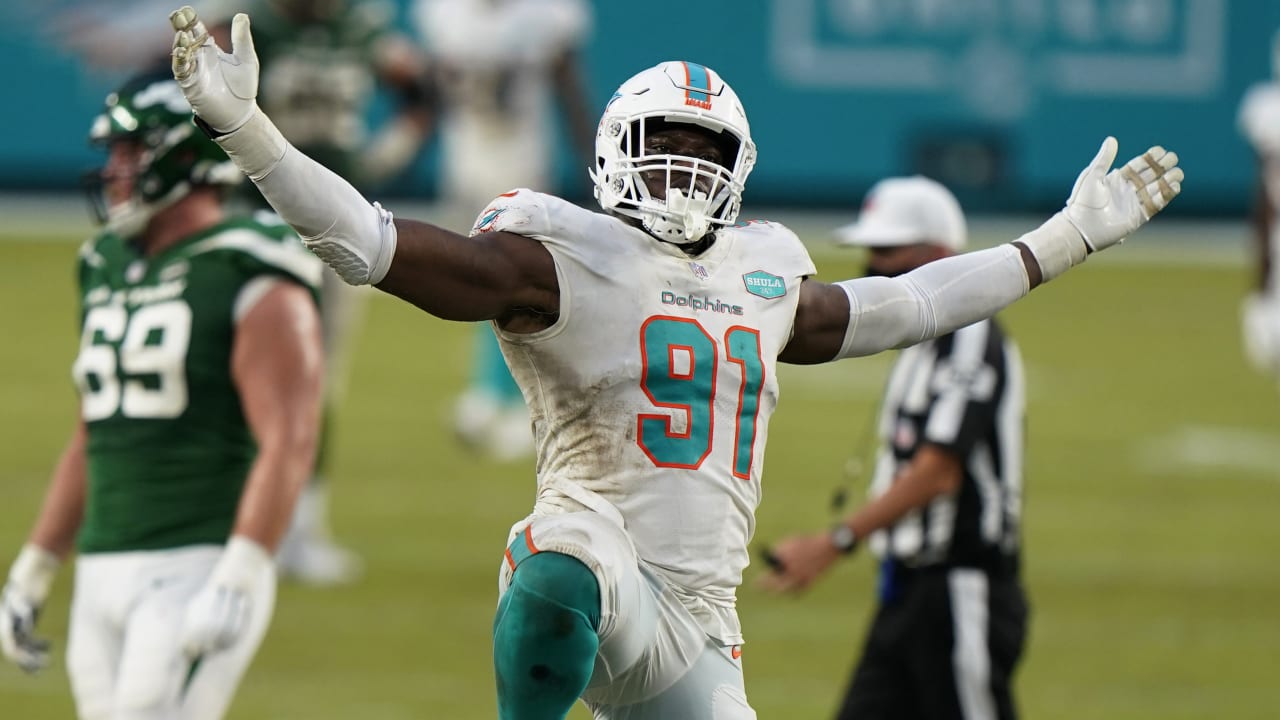 Miami Dolphins defensive end Emmanuel Ogbah (91) runs off the