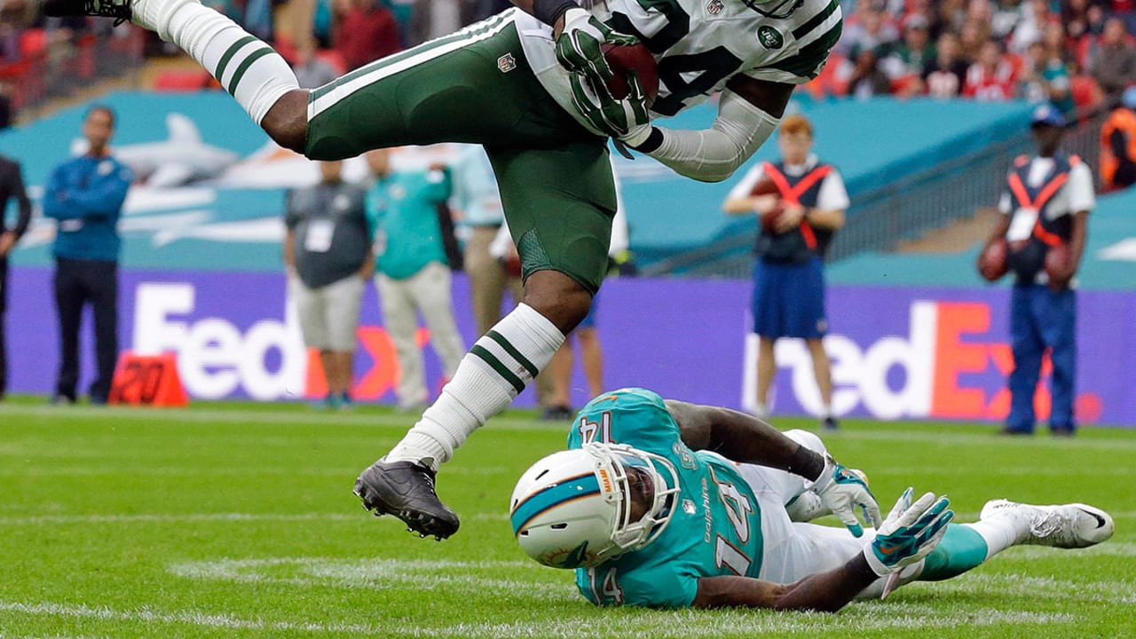 Revis-Darrelle-151011-SL.jpg