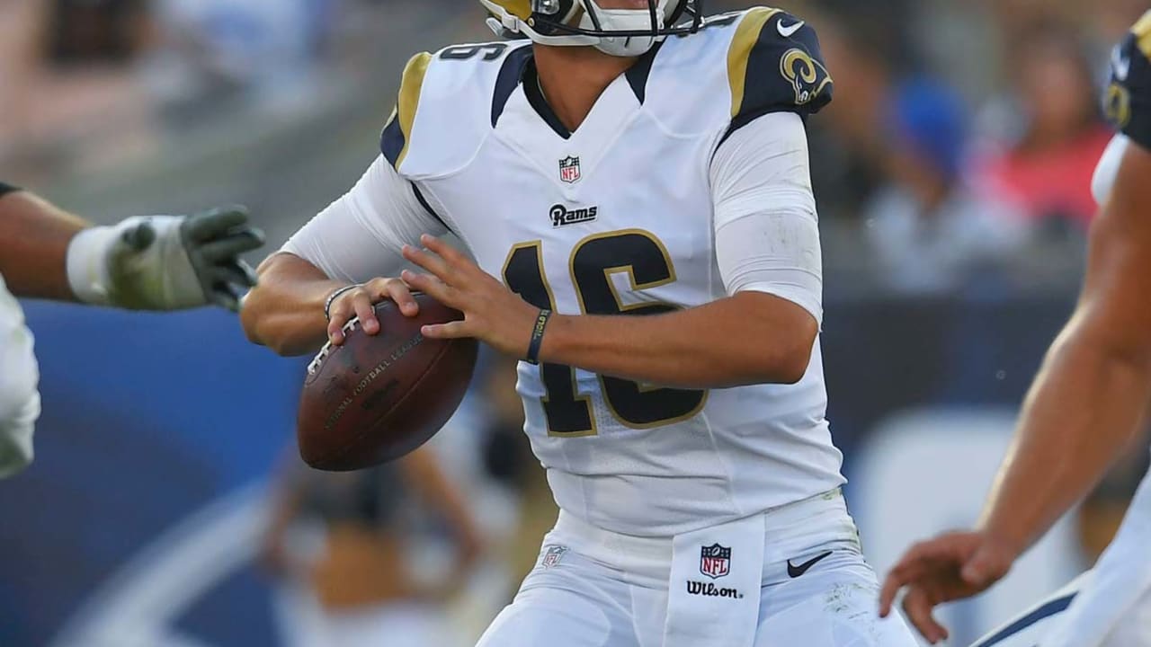 49ers' backup Sam Darnold does his best impression of Rams' Stafford