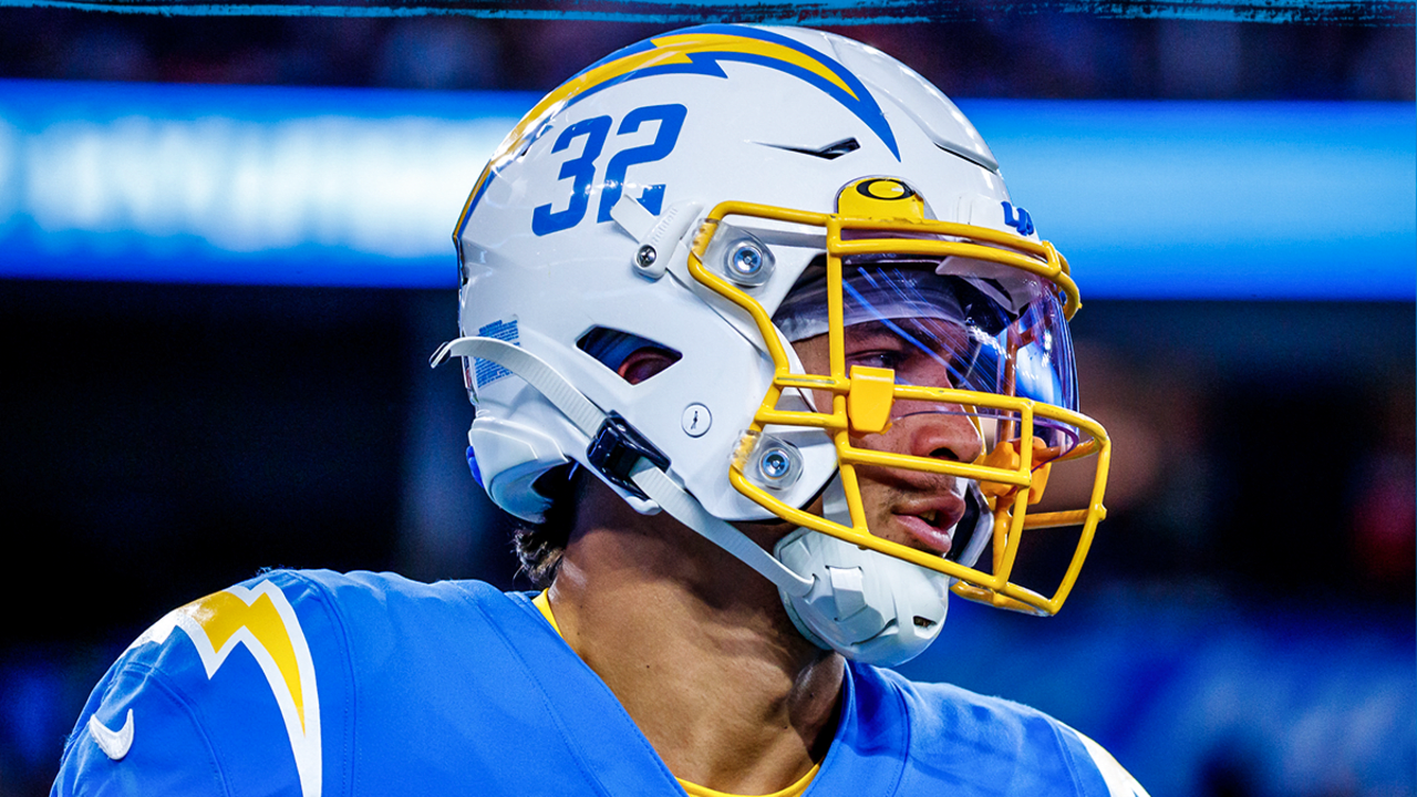 Los Angeles Chargers safety Alohi Gilman (32) against the Kansas