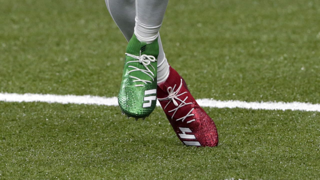 NFL fine Saints RB Alvin Kamara $ 5K for red and green Christmas boots