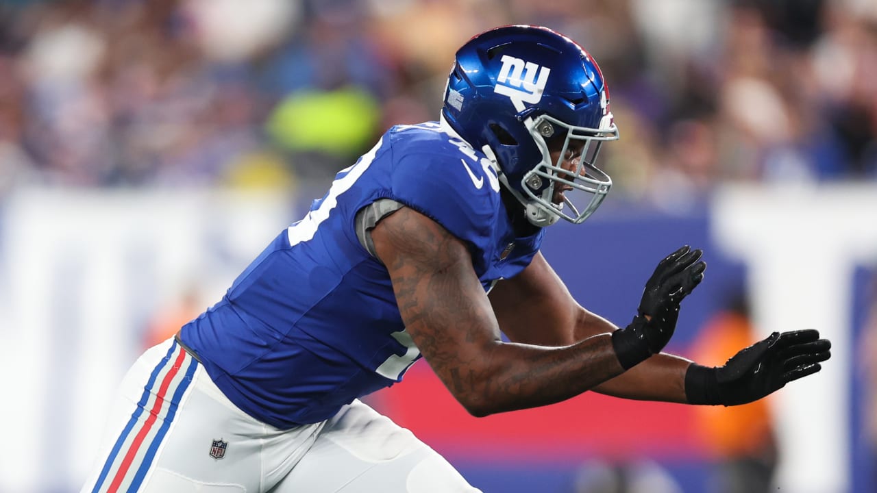 New York Giants linebacker Tomon Fox hunts down Carolina