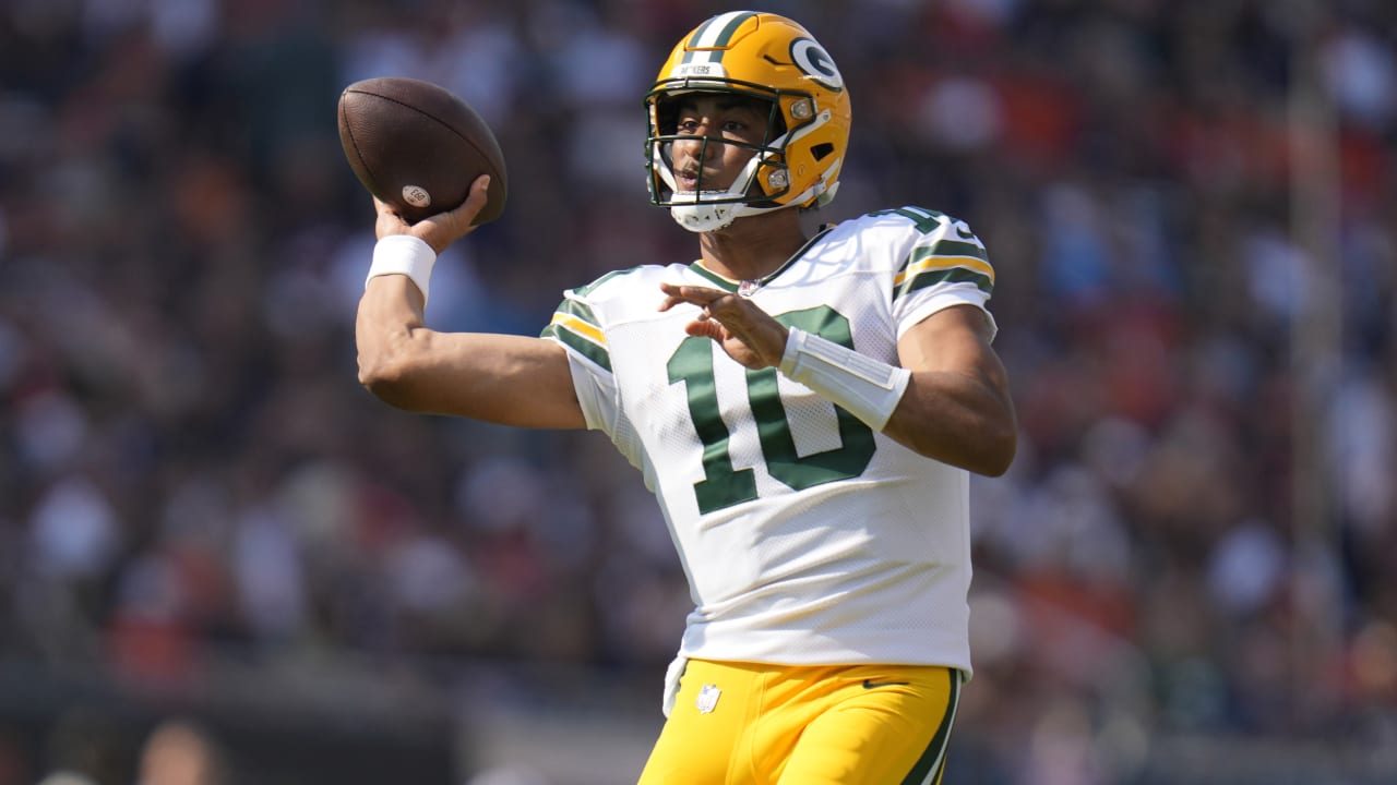 Examining starts and sits for Detroits Lions-Green Bay Packers NFL Fantasy Live